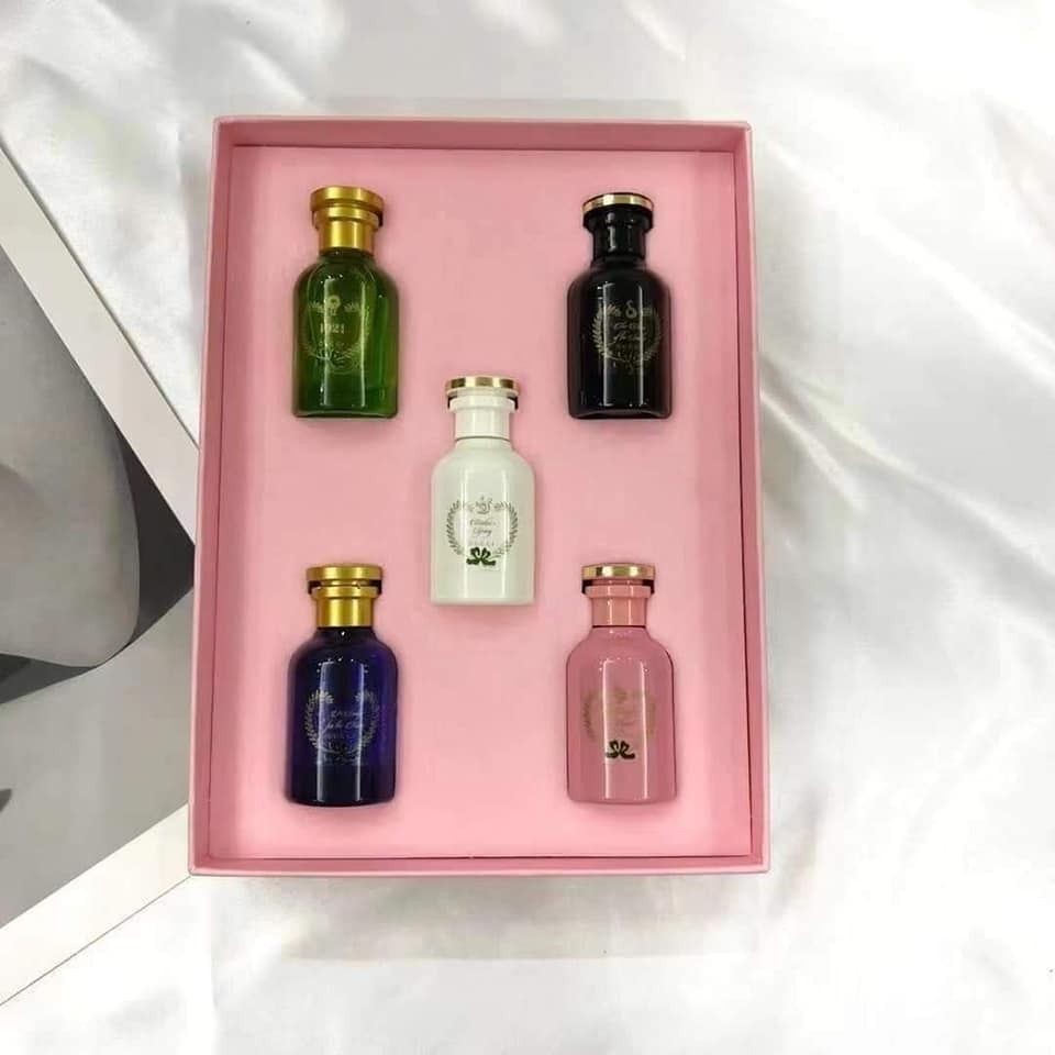 
            
                Load image into Gallery viewer, Gucci Alchemist Garden Mini Perfume Gift Set 5x10ml
            
        