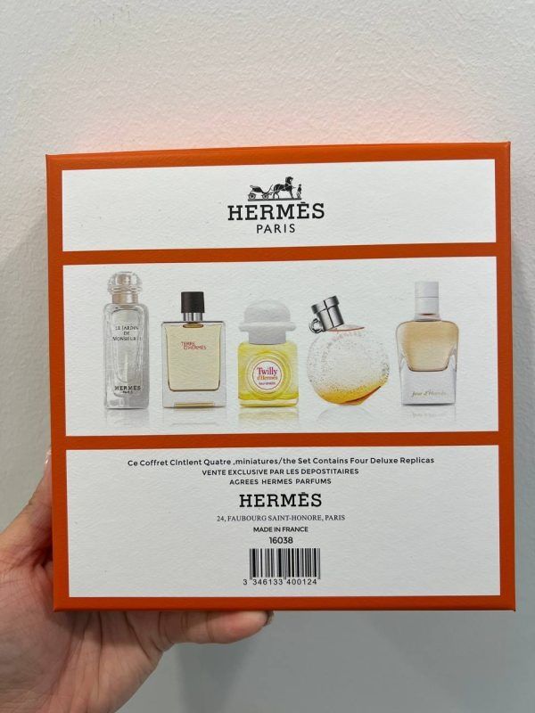 
            
                Load image into Gallery viewer, Hermes Miniatures Gift Set 5 in 1
            
        