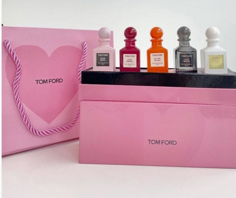 
            
                Load image into Gallery viewer, TOM FORD 5 IN 1 SET 5 x 12ML HEART PINK BOX
            
        