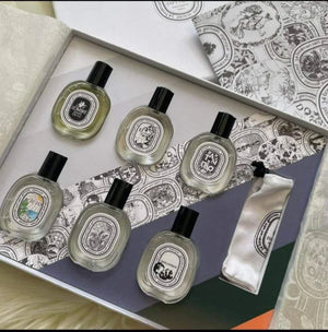 
            
                Load image into Gallery viewer, Diptyque Discovery Set L&amp;#39;art Du Parfum 6 x 10ml
            
        
